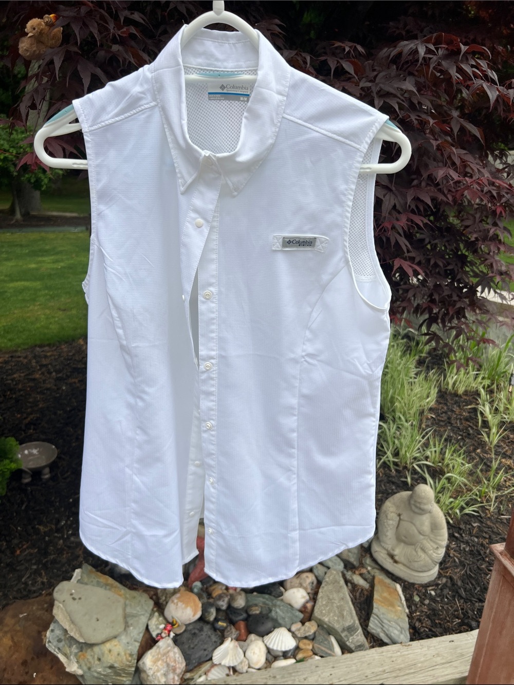 Columbia White Sleeveless Button-Down Performance Shirt